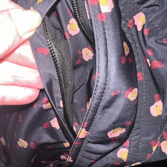 CAbi SZ M Black Floral Print Hooded Rainy Day Rain Jacket Coat Boho Feminine - Picture 10 of 13